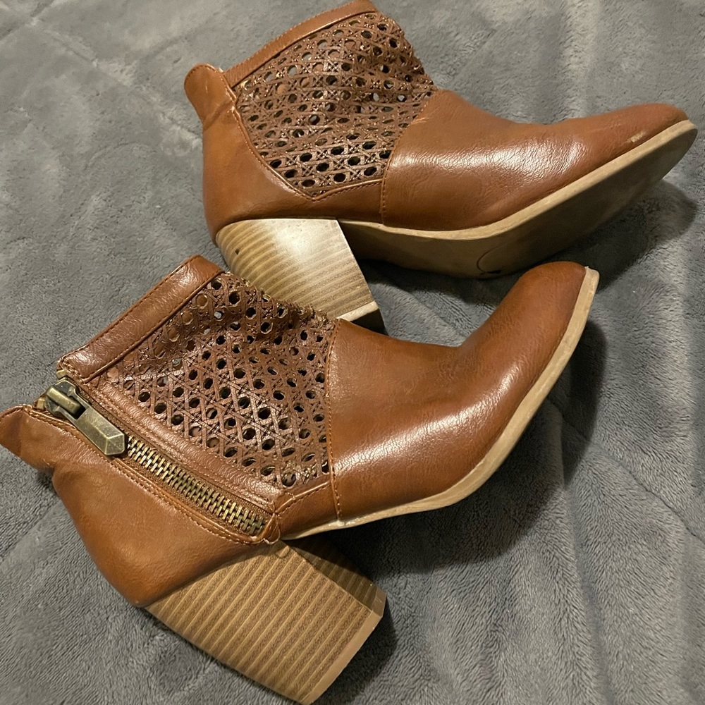 Qupid Ankle Boots